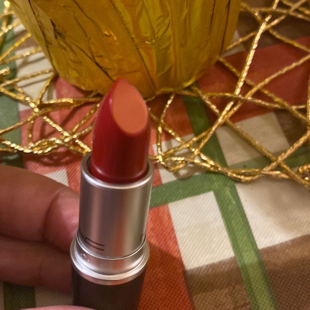 NWT MAC cremesheen lipstick Brave Red 201 - Picture 1 of 3